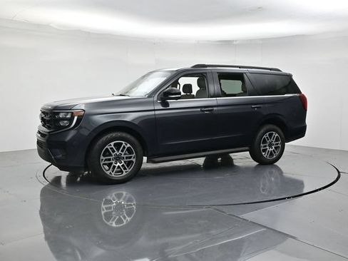 Certified 2025 Ford Expedition Active AWD/4WD image 5