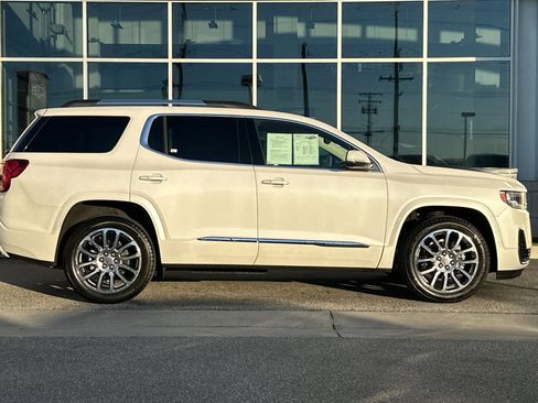 Used 2023 GMC Acadia Denali w/ Denali Ultimate Package image 3