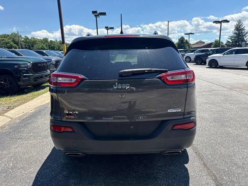 Used 2018 Jeep Cherokee Latitude Plus w/ Comfort/Convenience Group AWD/4WD image 9