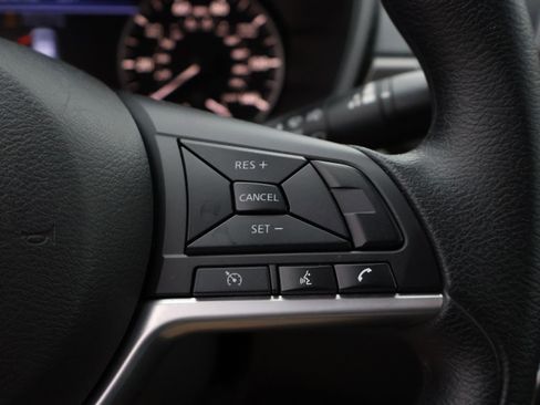 Used 2025 Nissan Altima 2.5 SV image 36