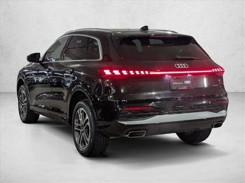 Certified 2025 Audi Q5 Premium w/ Convenience Package AWD/4WD image 9