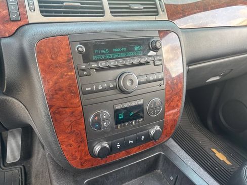 Used 2013 Chevrolet Suburban LT AWD/4WD image 16
