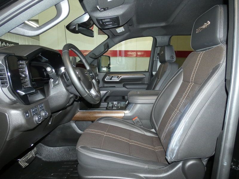 Used 2025 Chevrolet Silverado 2500 High Country w/ Midnight Edition AWD/4WD image 10