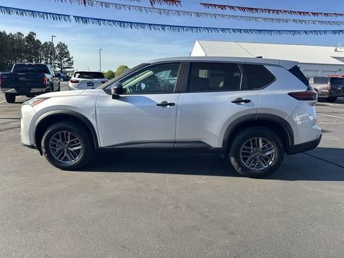 Used 2024 Nissan Rogue S FWD image 5