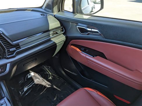 Certified 2025 Kia Sportage SX Prestige image 19