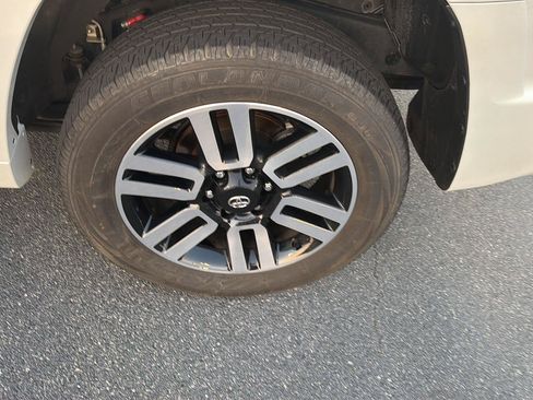 Certified 2024 Toyota 4Runner Limited AWD/4WD image 39