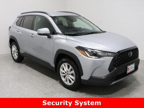 Certified 2024 Toyota Corolla Cross LE image 4