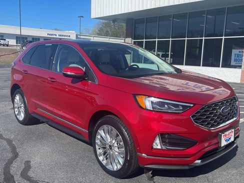 Used 2024 Ford Edge Titanium w/ Titanium Elite Package image 3