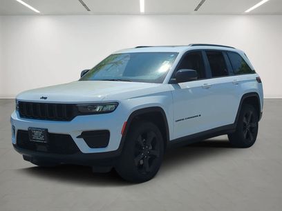 Used 2023 Jeep Grand Cherokee Altitude