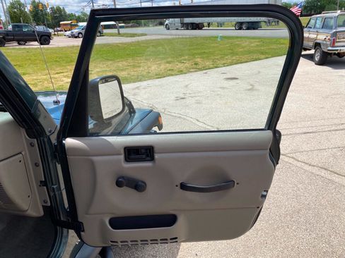 Used 2004 Jeep Wrangler X w/ Wheel Plus Group AWD/4WD image 36