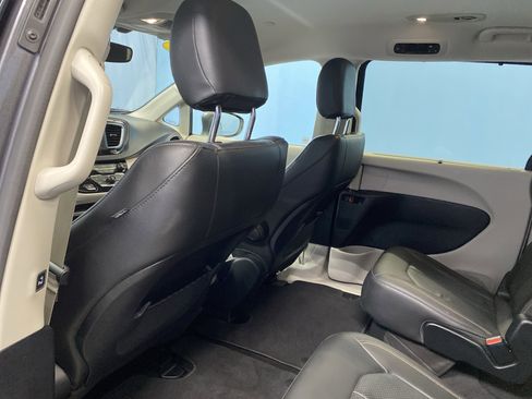 Certified 2020 Chrysler Pacifica Touring-L image 29
