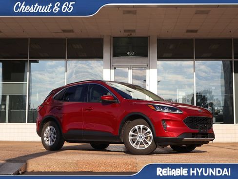 Used 2020 Ford Escape SE FWD image 2