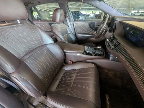 Used 2018 Lexus LS 500 w/ Interior Upgrade Package RWD image 9