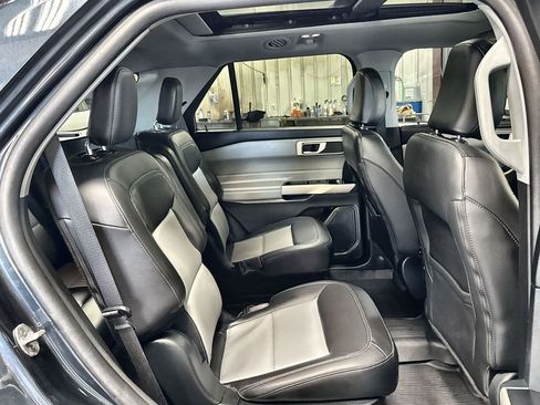 Used 2023 Ford Explorer XLT w/ Equipment Group 202A RWD image 31