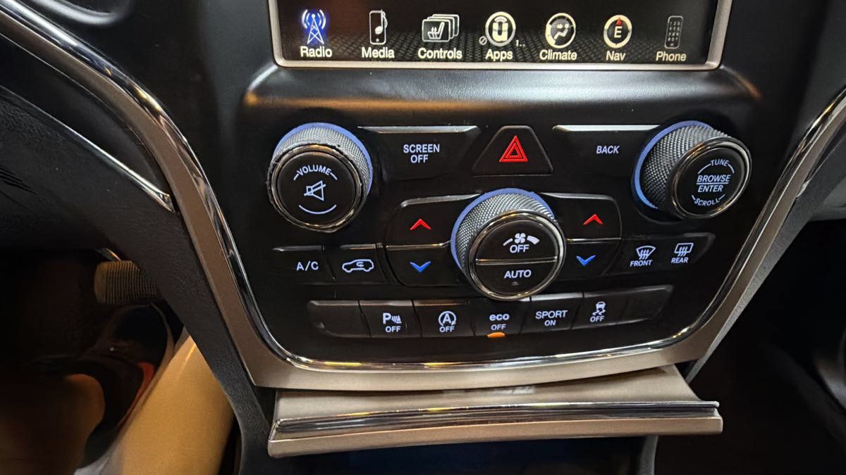 Used 2016 Jeep Grand Cherokee Limited w/ Trailer Tow Group IV AWD/4WD image 22