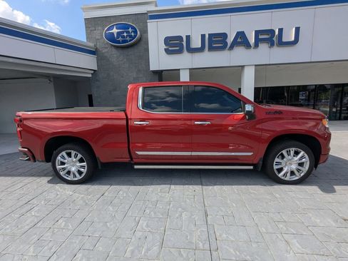 Used 2023 Chevrolet Silverado 1500 High Country w/ Technology Package AWD/4WD image 3