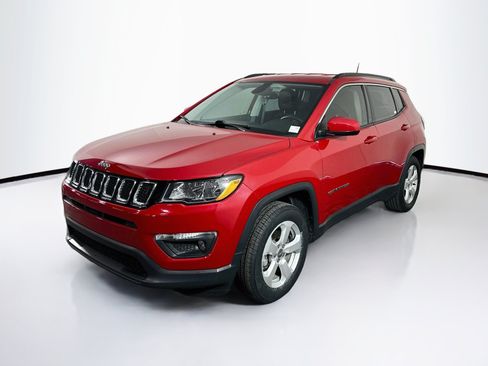 Used 2018 Jeep Compass Latitude w/ Popular Equipment Group FWD image 3