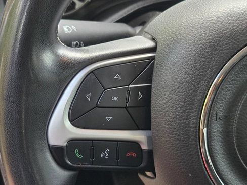 Used 2020 Jeep Renegade Latitude FWD image 12