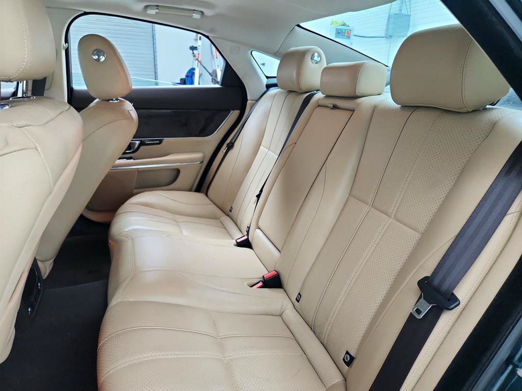 Used 2015 Jaguar XJ AWD image 24