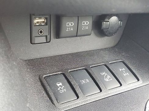 Used 2017 Toyota Highlander Limited AWD/4WD image 31