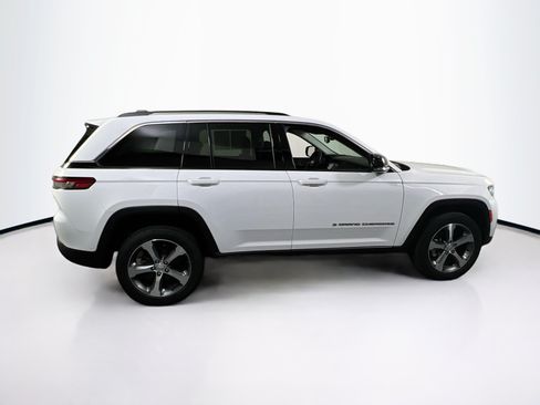 Used 2023 Jeep Grand Cherokee Limited AWD/4WD image 4