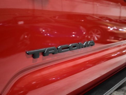Used 2020 Toyota Tacoma TRD Off-Road w/ Technology Package AWD/4WD image 4