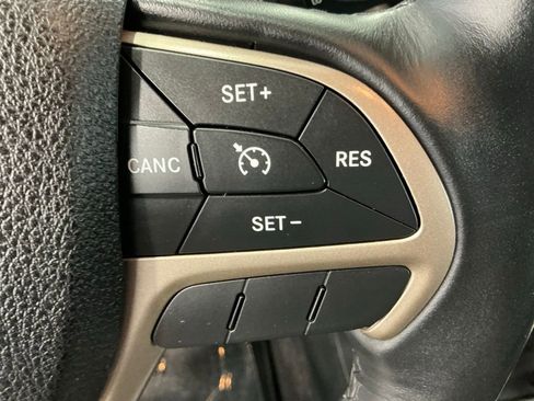 Used 2016 Jeep Cherokee Latitude w/ Comfort/Convenience Group FWD image 45
