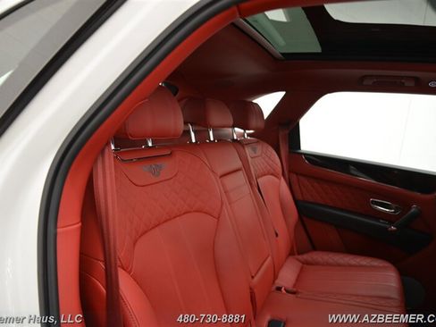 Used 2019 Bentley Bentayga AWD/4WD image 23