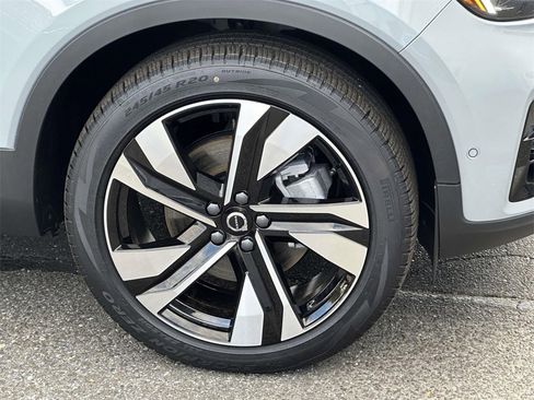 Used 2025 Volvo XC40 B5 Ultra w/ Climate Package image 6