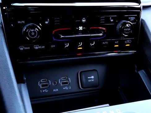 New 2025 Jeep Grand Cherokee L Laredo image 15