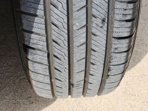 Used 2020 Chrysler Pacifica Touring-L image 18