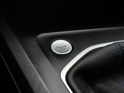 Used 2022 Volkswagen Golf R AWD/4WD image 17