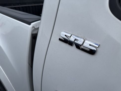 Used 2022 Toyota Tacoma SR5 w/ Technology Package image 6