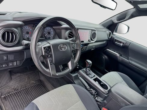 Used 2021 Toyota Tacoma TRD Sport w/ Technology Package AWD/4WD image 7