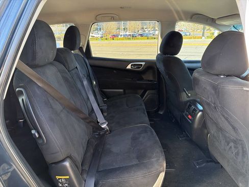 Used 2015 Nissan Pathfinder S image 18