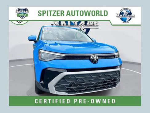 Used 2025 Volkswagen Taos SE AWD/4WD image 1
