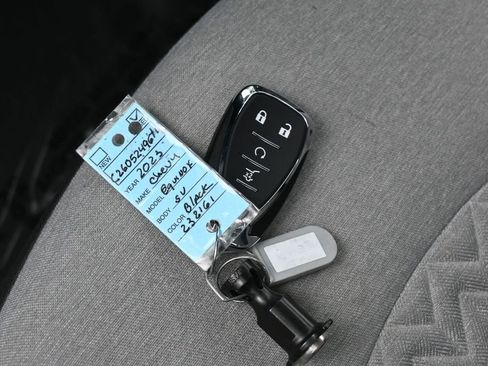 Used 2023 Chevrolet Equinox LS FWD image 18