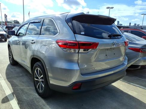 Certified 2017 Toyota Highlander XLE FWD image 2