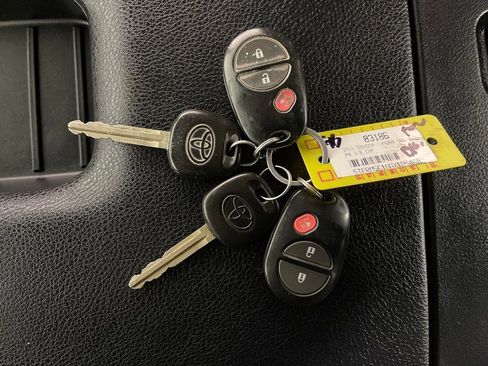 Used 2016 Toyota Tundra SR5 w/ SR5 Upgrade Package image 24