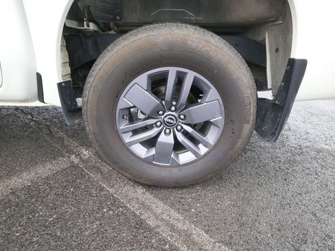 Used 2025 Nissan Frontier SV AWD/4WD image 11