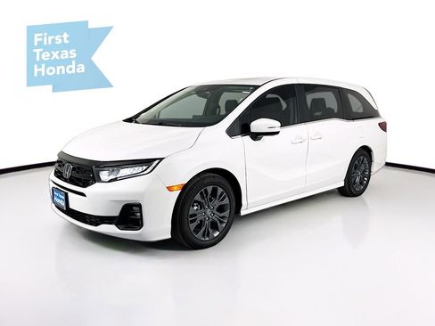 New 2026 Honda Odyssey Touring image 3