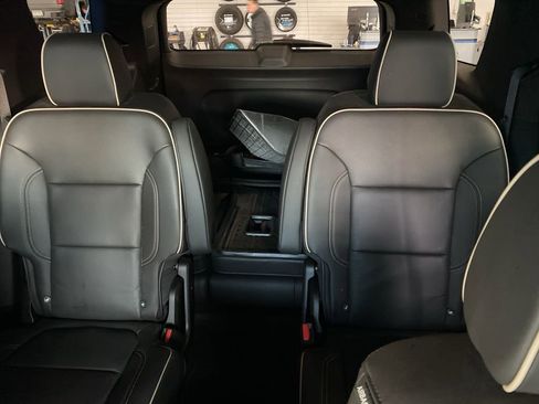 Used 2023 Chevrolet Traverse Premier image 14