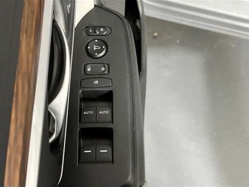 Used 2022 Honda CR-V EX-L image 17