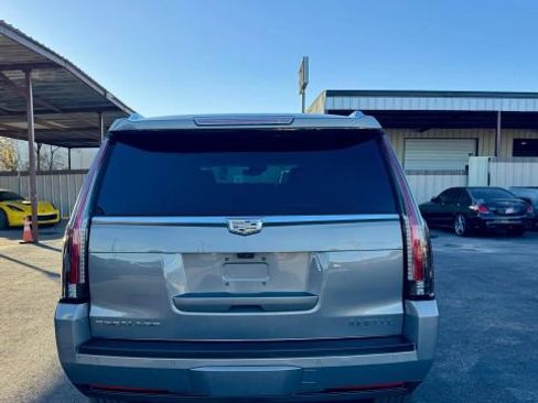 Used 2017 Cadillac Escalade Premium Luxury image 12