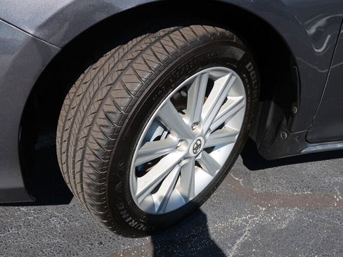 Used 2012 Toyota Camry XLE w/ Leather Pkg image 37