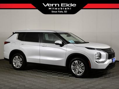 Used 2023 Mitsubishi Outlander ES
