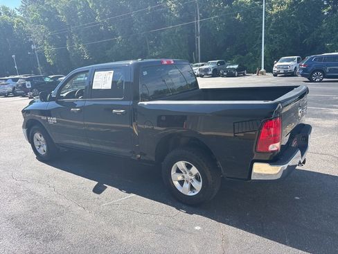 Used 2021 RAM 1500 4x4 Crew Cab Classic w/ Chrome Appearance Group image 5