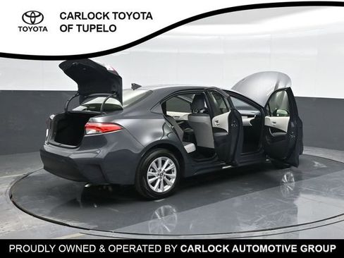 Used 2025 Toyota Corolla LE image 36