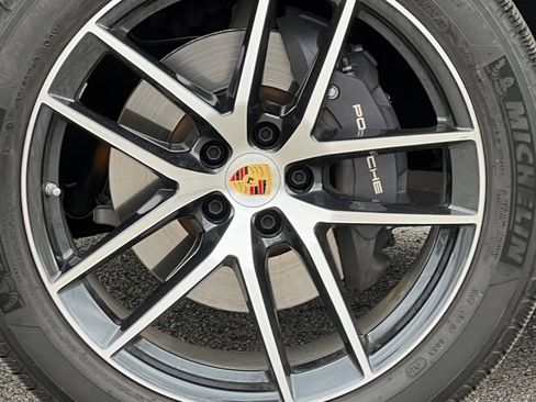 Certified 2025 Porsche Macan AWD/4WD image 13