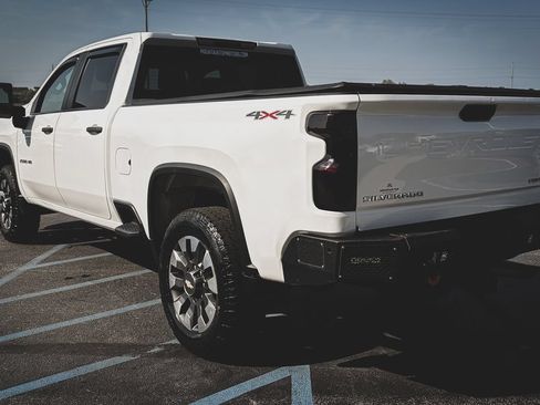 Used 2022 Chevrolet Silverado 2500 Custom w/ Custom Convenience Package AWD/4WD image 24